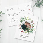 Botanische Greenery-kerstfotofeestdag Briefkaart<br><div class="desc">Deze foto kerst | Vakantiekaarten met geverfde waterverf eucalyptus,  groene bladeren,  rode bessen,  pijnboomtakken met een witte cirkel-lijst | Voor meer geavanceerde aanpassing van dit ontwerp,  te klikken gelieve de "pas verder"verbinding aan. Overeenkomende objecten zijn ook beschikbaar.</div>