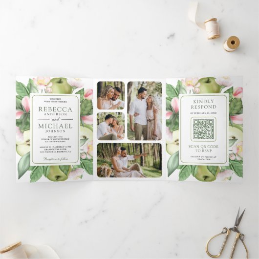 Botanische groene appelboomgaard QR code bruiloft Drieluik Uitnodiging (Binnen)