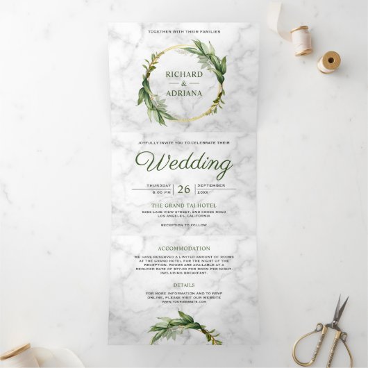Botanische groene bladeren krans wit marmer bruilo drieluik uitnodiging (Binnen)