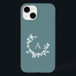 Botanische monogram Initiaal Blauwgroen Turquoise Case-Mate iPhone 14 Hoesje<br><div class="desc">Met de hand getrokken krescerende poot van bladeren en lauweren omringt uw monogram of initiaal. De minimale florale illustratie is perfect voor een plattelands- of boerderijgevoel. Klik de aanpassingsknoop om de achtergrondkleur te veranderen of meer tekst toe te voegen.</div>