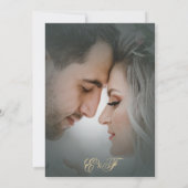 Botanische Olijfgroene gouden foto Monogram Wedden Kaart (Achterkant)