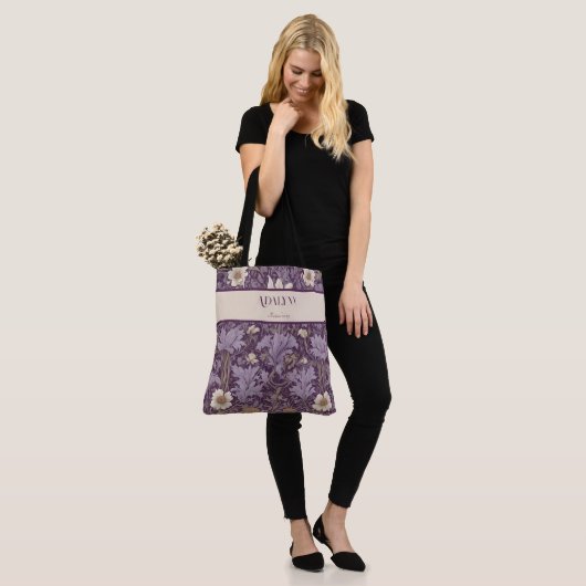  Botanische Pensioengeschenken voor Moeder Violet Tote Bag (Op model)