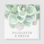 Botanische sage Green Succulent Wedding Favor Magneet<br><div class="desc">Botanische bruiloft gunst magneet met een grote pastel groene succulent aan de bovenkant en uw namen in een zacht grijs lettertype. Deze magneten zorgen voor een grote gunst voor uw bruiloftsgasten. Het is iets persoonlijks en iets dat ze waarschijnlijk nuttig zullen vinden als ze het gebruiken om items aan hun...</div>