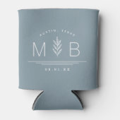 Botanische Stem Weddenschap Monogram | Dusty Blue Blikjeskoeler (Voorkant)
