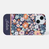 Botanische weelderige bloempatroon scriptnaam iPhone 15 case (Achterkant horizontaal)