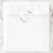 Botanische witte en blauwe bloem bruiloftsshower ronde sticker (Tas)
