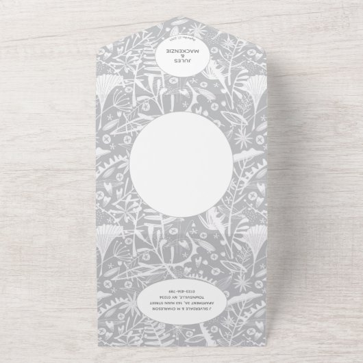 Botanische zilvergrijze patroonbruiloft all in one uitnodiging (Buitenkant)
