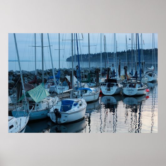 boten bij strand in schemering poster (Voorkant)