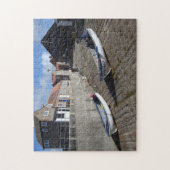 boten en oude flint gebouwen originele foto op het legpuzzel (Verticaal)