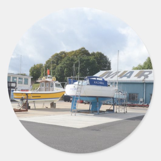 Boten Op De Harde Ondergrond Ronde Sticker (Voorkant)