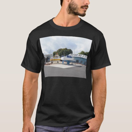 Boten Op De Harde Ondergrond T-shirt (Voorkant)