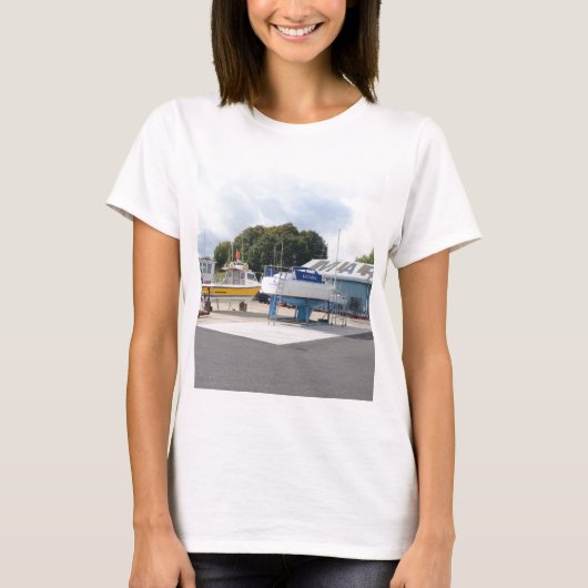 Boten Op De Harde Ondergrond T-shirt (Voorkant)