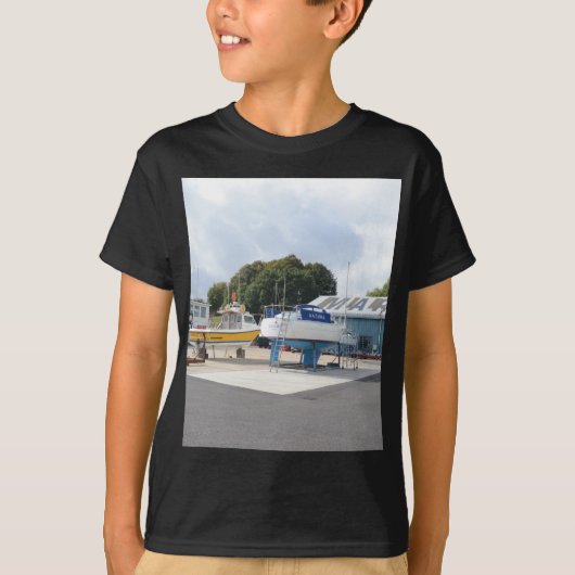 Boten Op De Harde Ondergrond T-shirt (Voorkant)