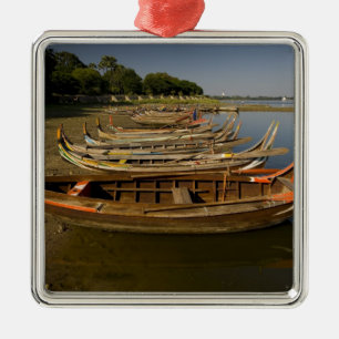 Boten op meer tussen Kyauktawgyi Paya en Metalen Ornament