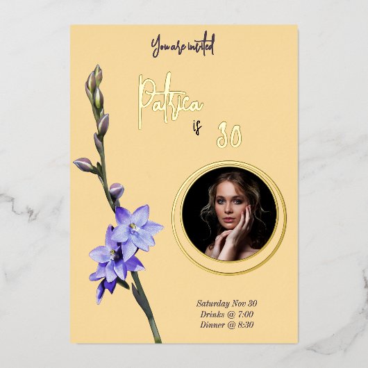 Boter Geel & Lila SunOrchid Foto Verjaardag Folie Uitnodiging (Voorkant)