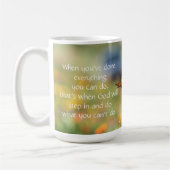 Boter op wilde bloemen met bijbelse bijbel koffiemok (Links)