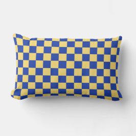 Botergele en blauw geruit bordpatroon kussen