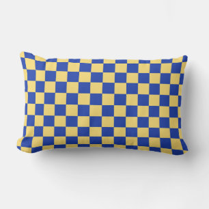 Botergele en blauw geruit bordpatroon kussen