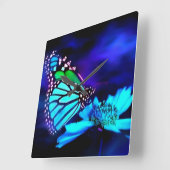 Botervlieg in blauw licht vierkante klok (Hoek)