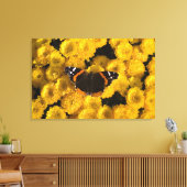 Botervlieg op gele asters canvas afdruk (Insitu (Woonkamer))