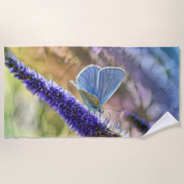 Botervlieg op paarse bloemen strandlaken