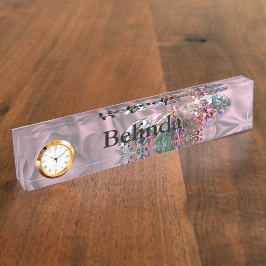 Botervlieg op Paarse Chiffon Naambordje (Zijkant)