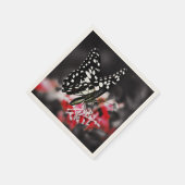 Botervlieg op rode ventilator servet (Hoek)