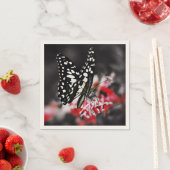 Botervlieg op rode ventilator servet (Insitu)