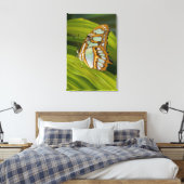 Botervlieg rust op bladeren canvas afdruk (Insitu (Slaapkamer))