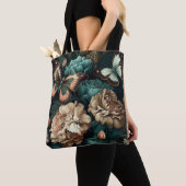 Botervliegen en bloemen, donkerklassiek ontwerp tote bag (Dichtbij)