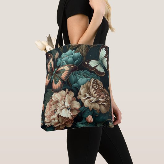 Botervliegen en bloemen, donkerklassiek ontwerp tote bag (Dichtbij)