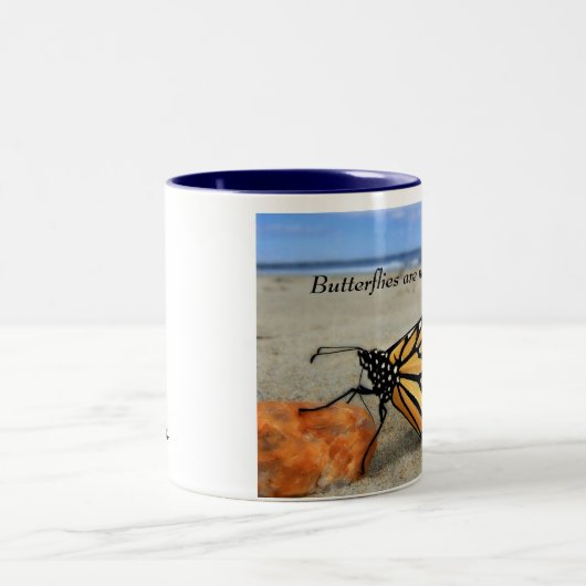 Botervliegers - blauw van TDGallery Tweekleurige Koffiemok (Center)