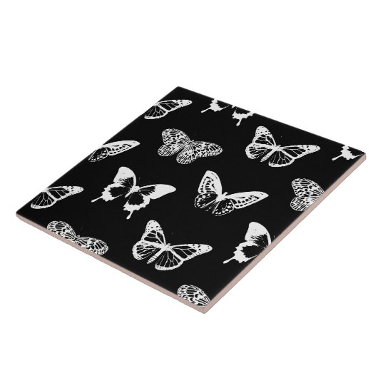 Botervliegschets, wit en zwart tegeltje (Zijkant)