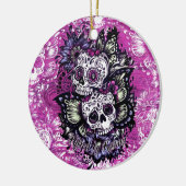 Botervliegsuiker schudt op roze houtbasis. keramisch ornament (Links)