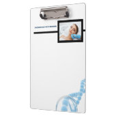 Botox injecties op voorhoofd door esthetische arts klembord (Links)