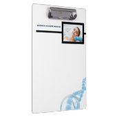 Botox injecties op voorhoofd door esthetische arts klembord (Rechts)