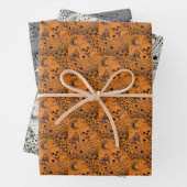 BOTTEN IN DE GARDEN SKELETON, FOLK ART MOON, MOTH INPAKPAPIER VEL (In situ)