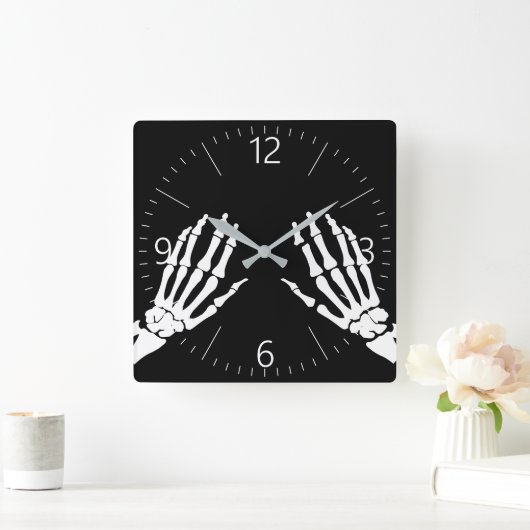 Botten met skelethanden vierkante klok (Huis)