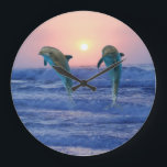 Bottlenose Dolphin op Sunrise Grote Klok<br><div class="desc">Samen met snelheid, toewijding en intelligentie is Dolphin ook een boodschapper van liefde. Dit is deels te danken aan de band met Delphi, die de liefde in de baarmoeder betekent. Aphrodite, de Griekse godin van de liefde, zou de vorm hebben van de dolfijn en ook bekend staan als de vrouw...</div>