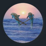 Bottlenose Dolphin op Sunrise Grote Klok<br><div class="desc">Samen met snelheid, toewijding en intelligentie is Dolphin ook een boodschapper van liefde. Dit is deels te danken aan de band met Delphi, die de liefde in de baarmoeder betekent. Aphrodite, de Griekse godin van de liefde, zou de vorm hebben van de dolfijn en ook bekend staan als de vrouw...</div>