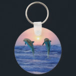 Bottlenose Dolphin op Sunrise Sleutelhanger<br><div class="desc">Samen met snelheid, toewijding en intelligentie is Dolphin ook een boodschapper van liefde. Dit is deels te danken aan de band met Delphi, die de liefde in de baarmoeder betekent. Aphrodite, de Griekse godin van de liefde, zou de vorm hebben van de dolfijn en ook bekend staan als de vrouw...</div>