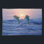 Bottlenose Dolphin op Sunrise Theedoek<br><div class="desc">Samen met snelheid, toewijding en intelligentie is Dolphin ook een boodschapper van liefde. Dit is deels te danken aan de band met Delphi, die de liefde in de baarmoeder betekent. Aphrodite, de Griekse godin van de liefde, zou de vorm hebben van de dolfijn en ook bekend staan als de vrouw...</div>