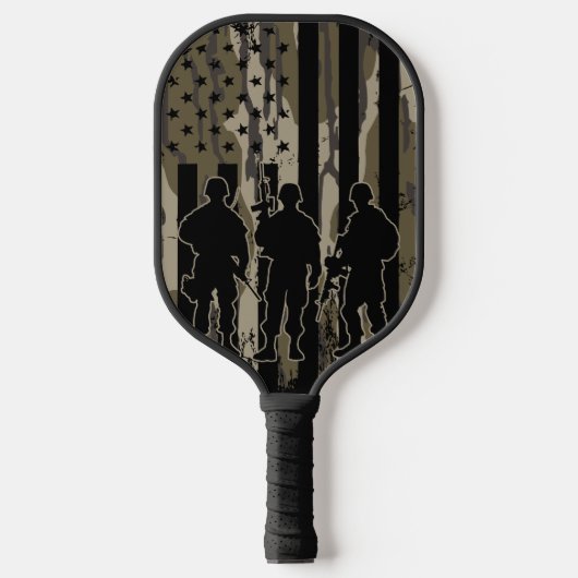 Bottomland Camo Amerikaanse vlag en soldaten Pickleball Paddle (Voorkant)