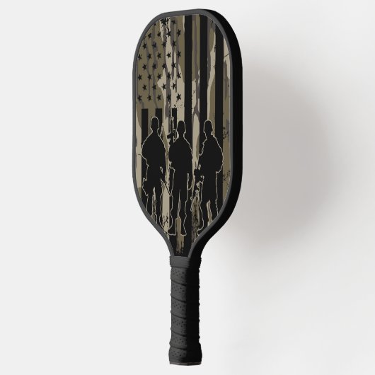 Bottomland Camo Amerikaanse vlag en soldaten Pickleball Paddle (Links)