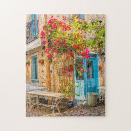 Bougainvillea groeide op de muur van een restauran legpuzzel
