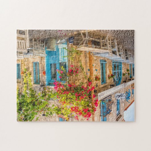 Bougainvillea growing up the wall of the restauran legpuzzel (Horizontaal)