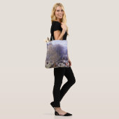 Boulevard des Capucines van Claude Monet, Fijne Ku Tote Bag (Op model)
