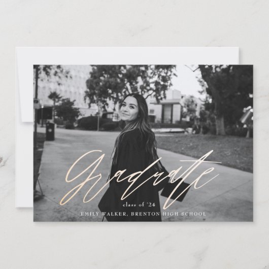 Bouncy Script Afstuderen Aankondiging Kaart (Voorkant)