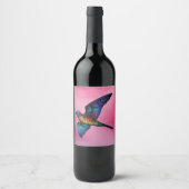 Boundless Wanderer: Veelkleurige Swift Bird Wijn Etiket (Voorkant)