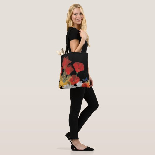 Bouquet de Fluers et Noir Tote Bag (Op model)